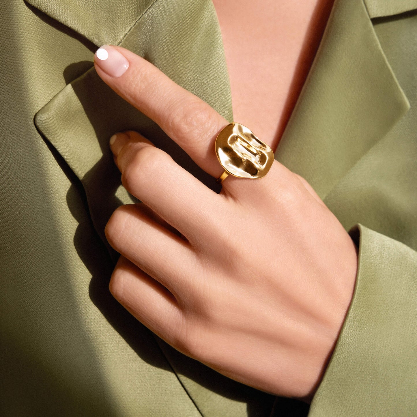 The Artist Palette Ring (S) is a Palette Ring -Brass -Makeup- made by Doublemoss Arte