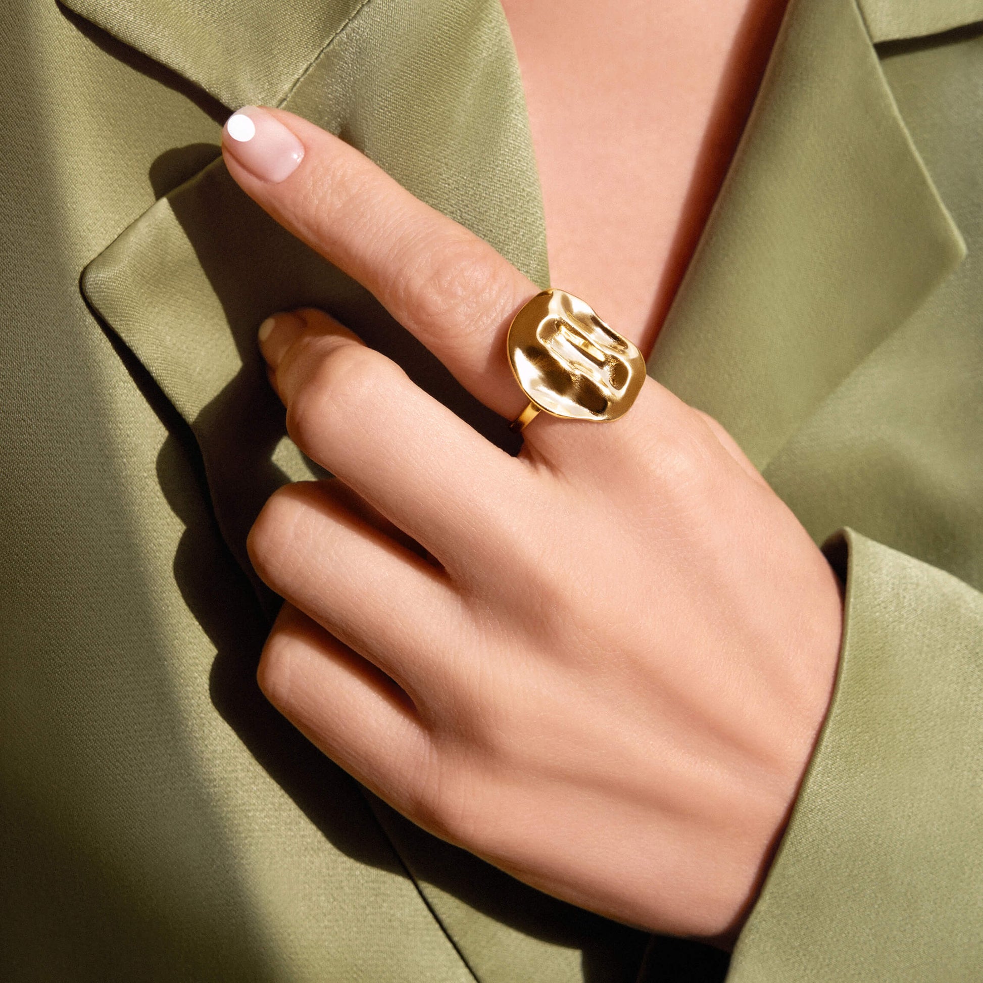 The Artist Palette Ring (S) is a Palette Ring -Brass -Makeup- made by Doublemoss Arte