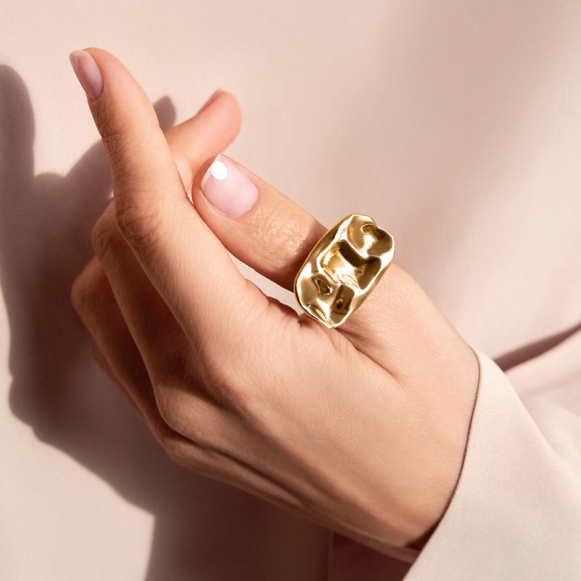 The Artist Palette Ring (M) is a Palette Ring -Brass -Makeup- made by Doublemoss Arte